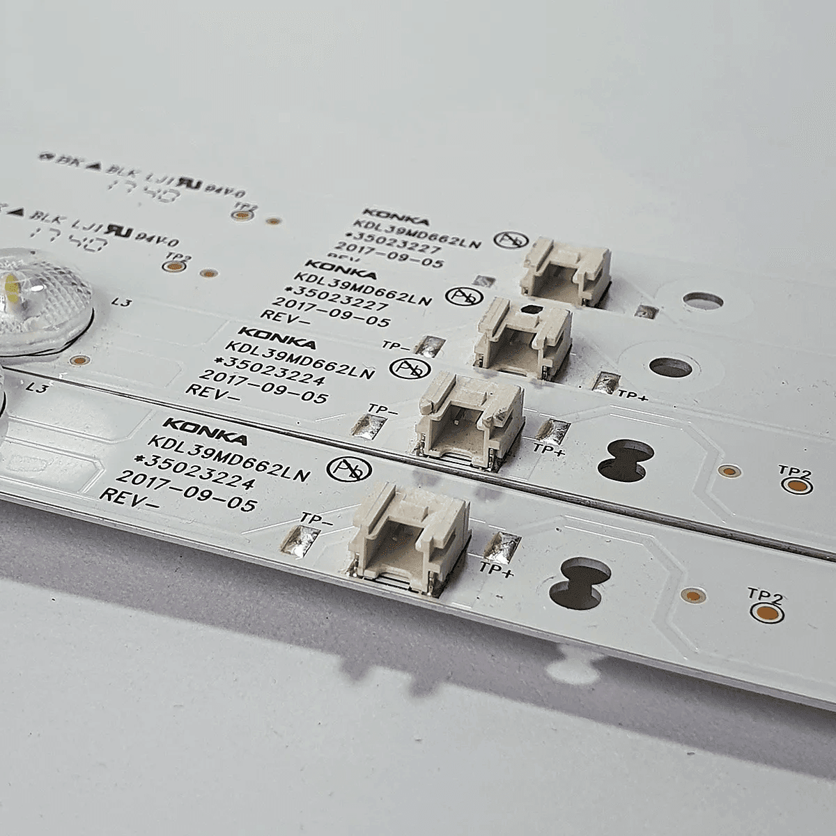 Barra de LED TOSHIBA TCL 39" L39S3900FS KDL39MD662LN - Kit Completo - Imagem 3