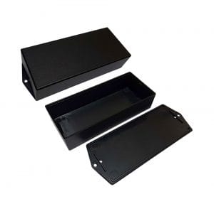 Caixa Plástica C136mm x L56mm x A26mm Preta c/ Aba